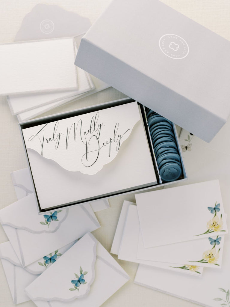 Love Note Bridal Stationery set with note cards and envalopes.