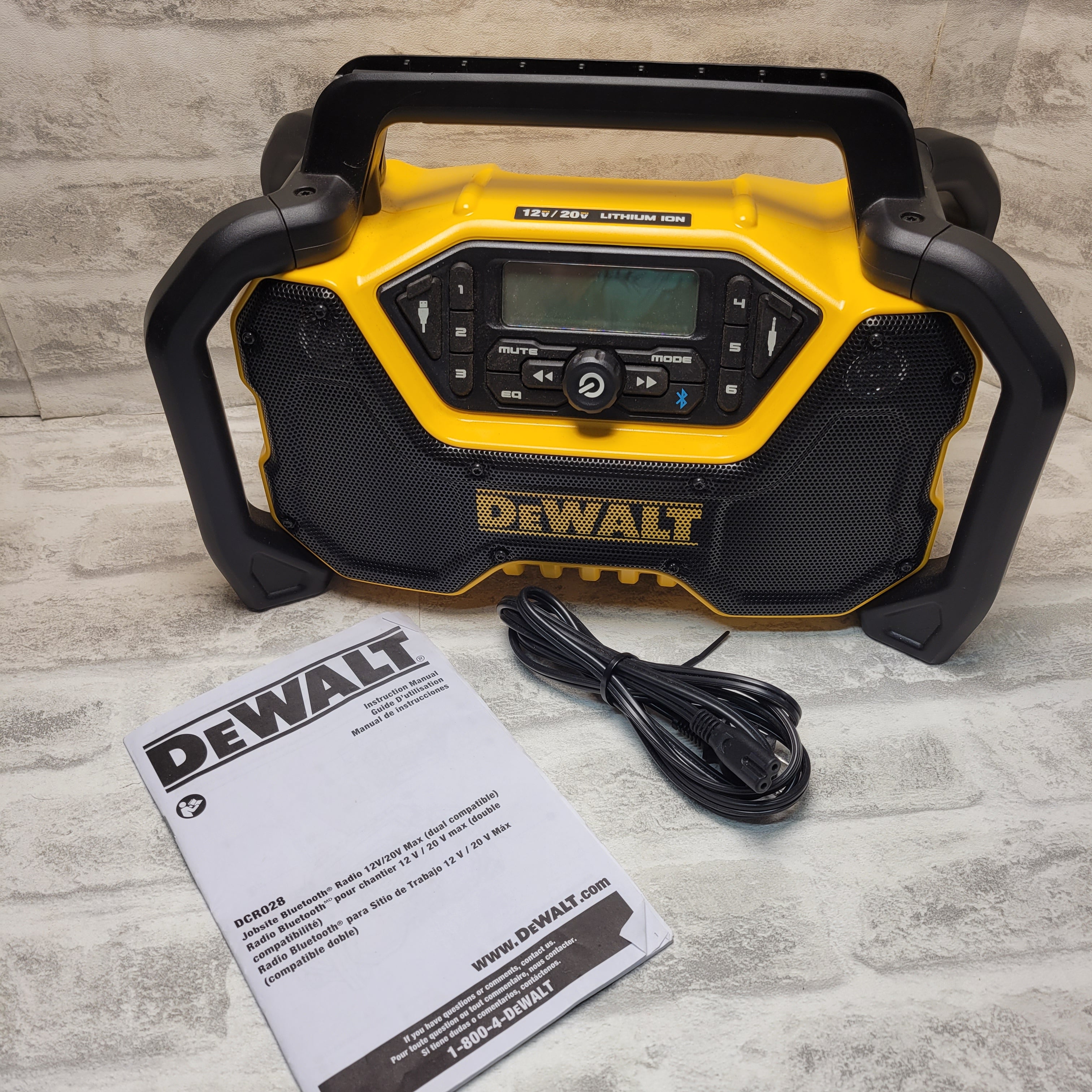 DEWALT (DCR028) 12V/20V MAX Bluetooth Cordless Jobsite Radio- Tool Only