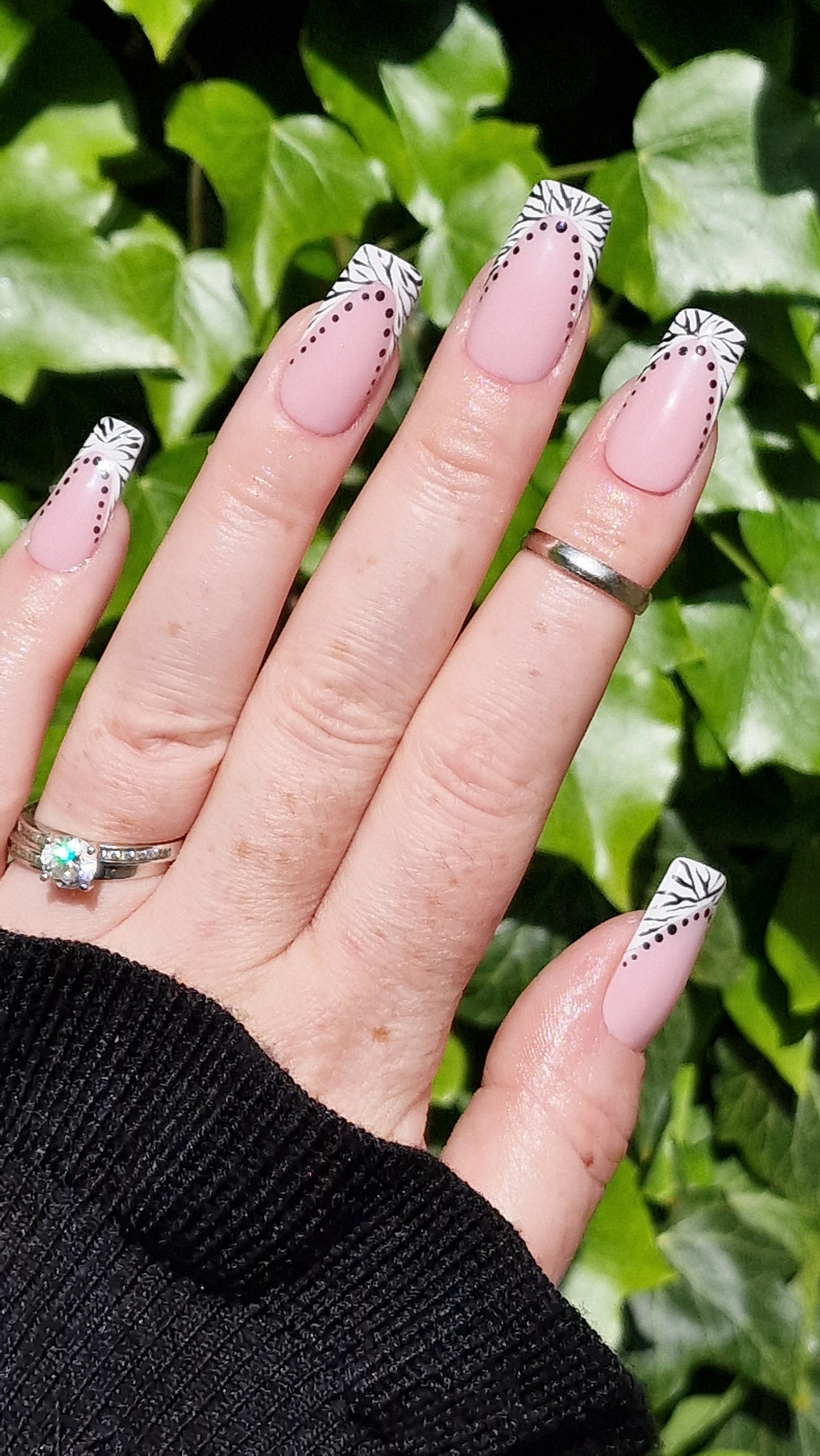 This Gel Manicure Trick Will Save Your Grown-Out Nails