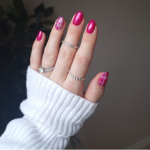 25 Hot Pink Vibrant Nails for Modern Women : Shimmery Pink Nails