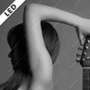 Led Bild Frau Gitarre Hochformat Zoom