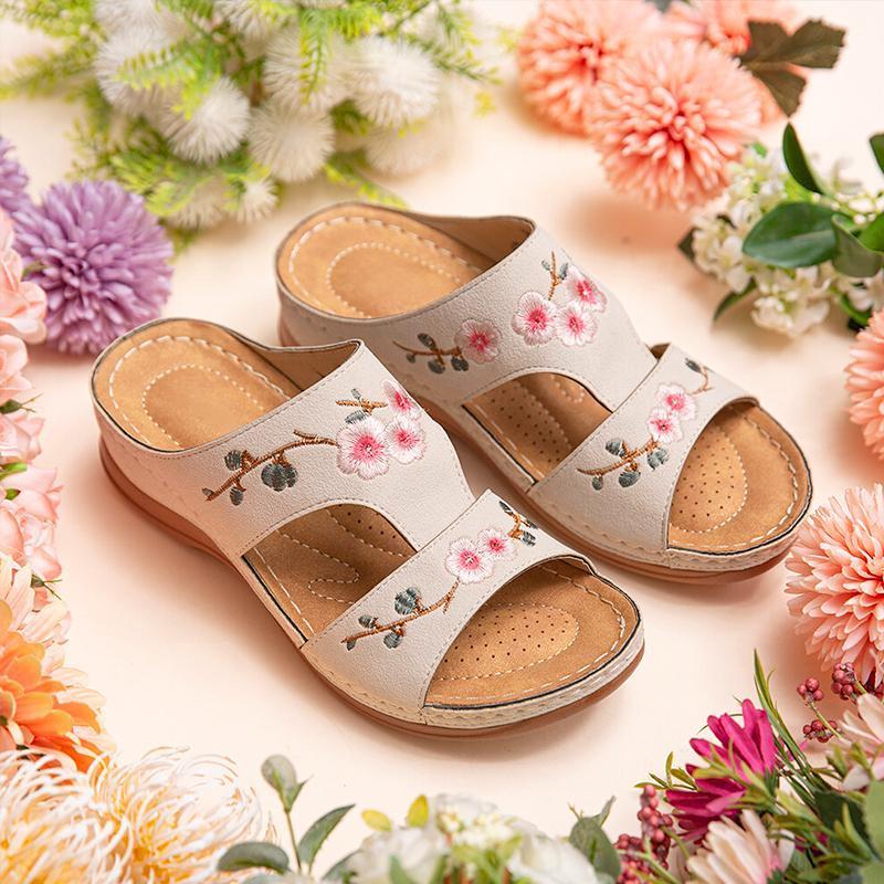 [Wide Fit] Women's Leather Soft Footbed Flower Embroidered Sandals