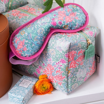 Golden Lily Large Wash Bag – William Morris At Home