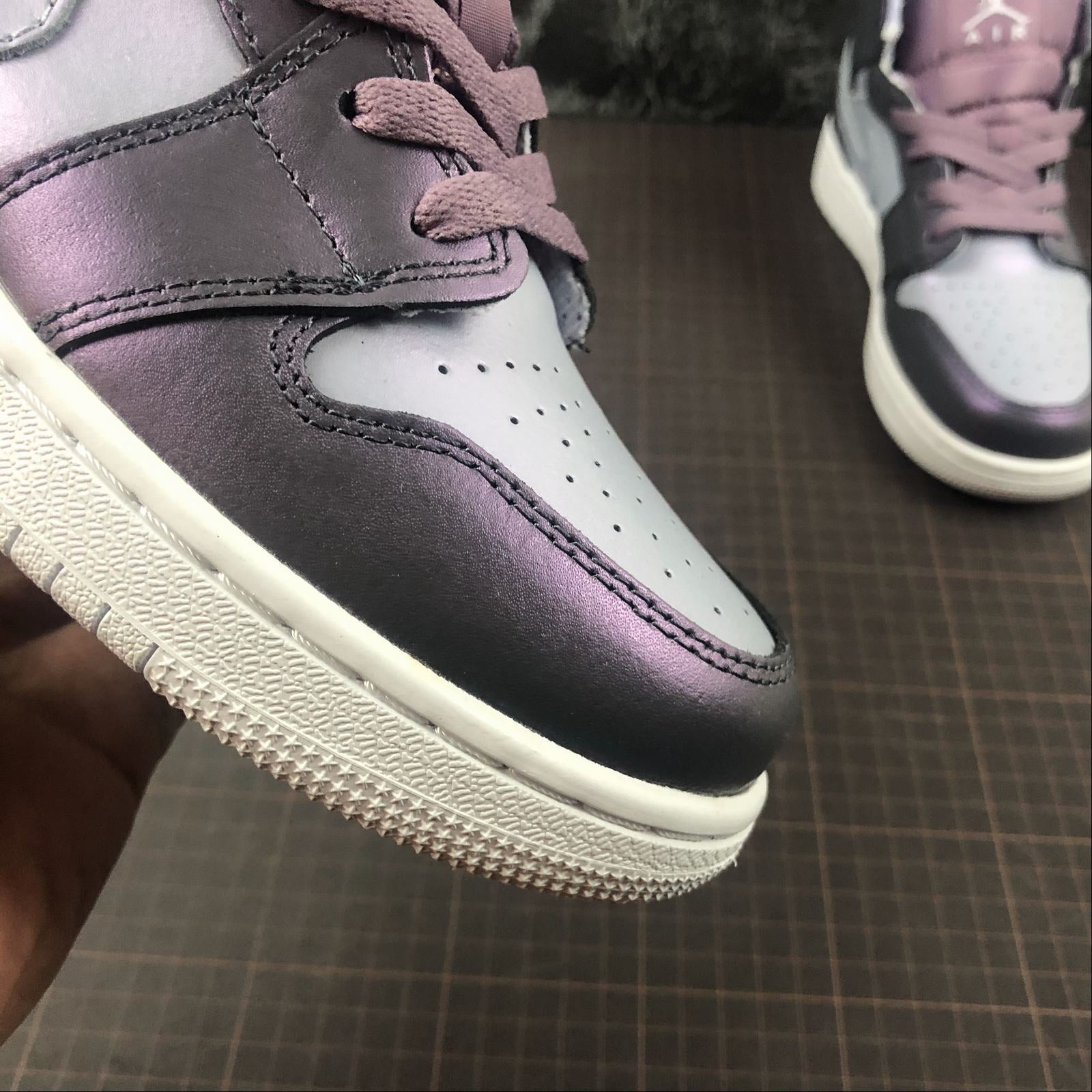 huacaigeng Tuhr Nike Air Jordan 1 Mid Gs Metallic Purple Basketb