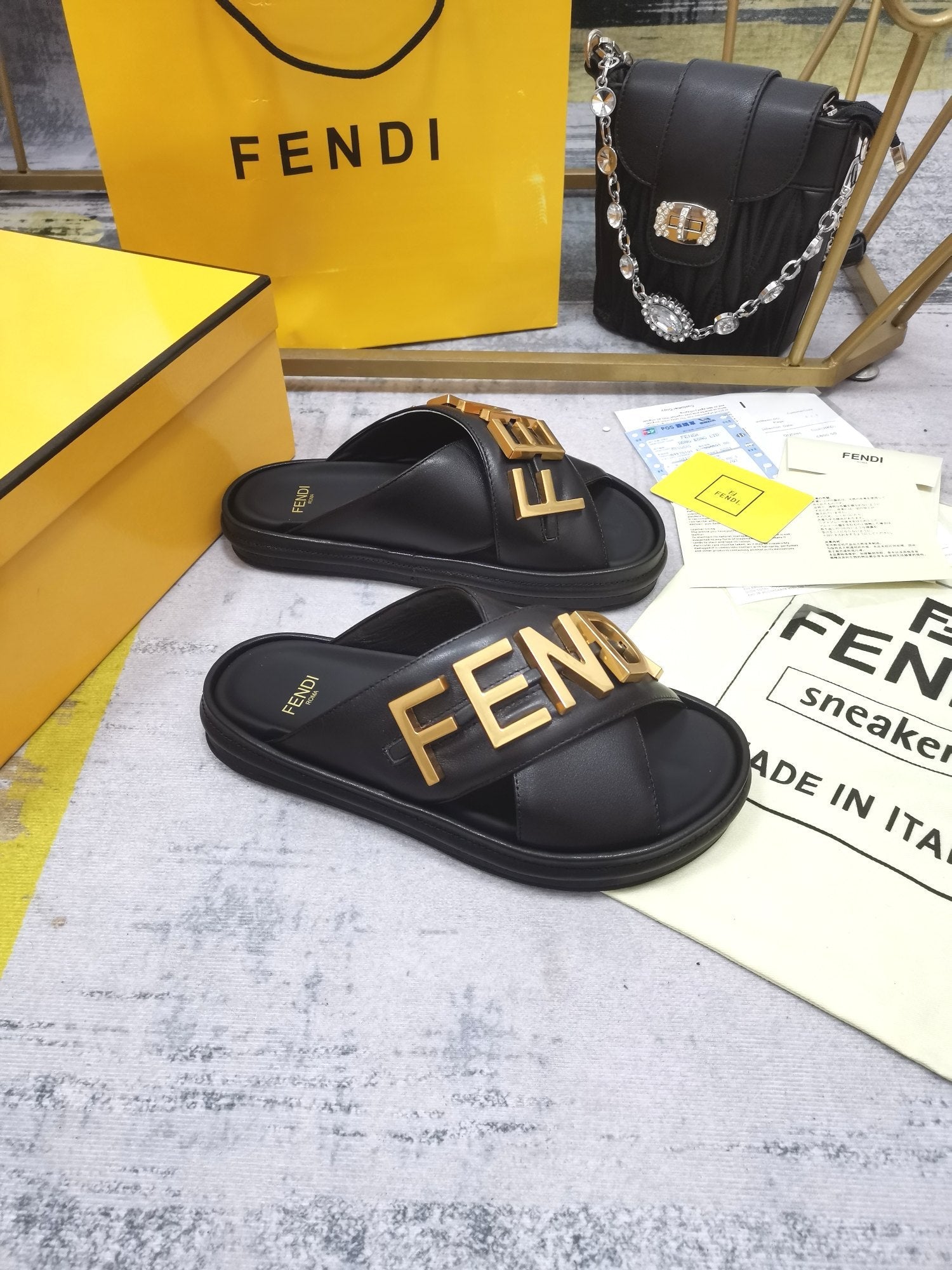 FENDI 2022 Popular Summer Women's Flats Men Slipper Sandals 