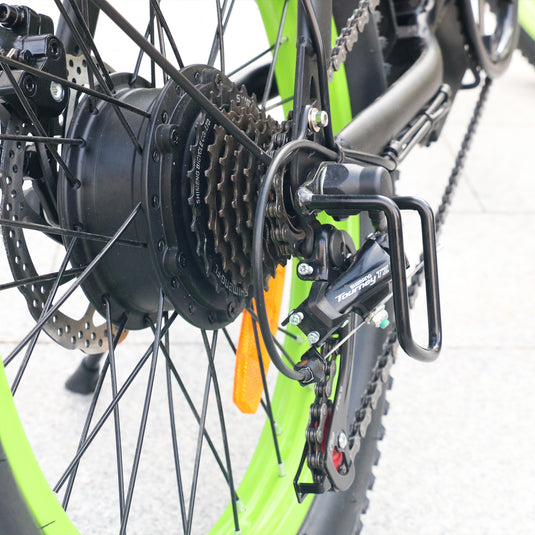 3.0-inch-wide Fat Tires & 7-speed Shifters