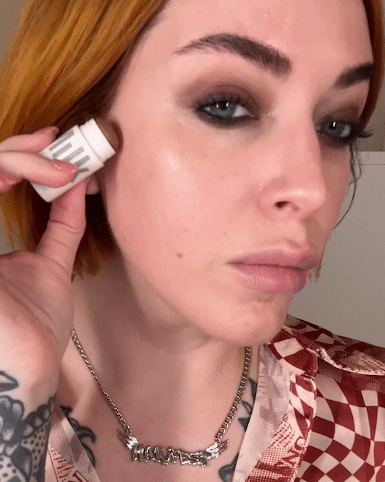 Sara Wren applies Milk Makeup Matte Bronzer to her cheeks