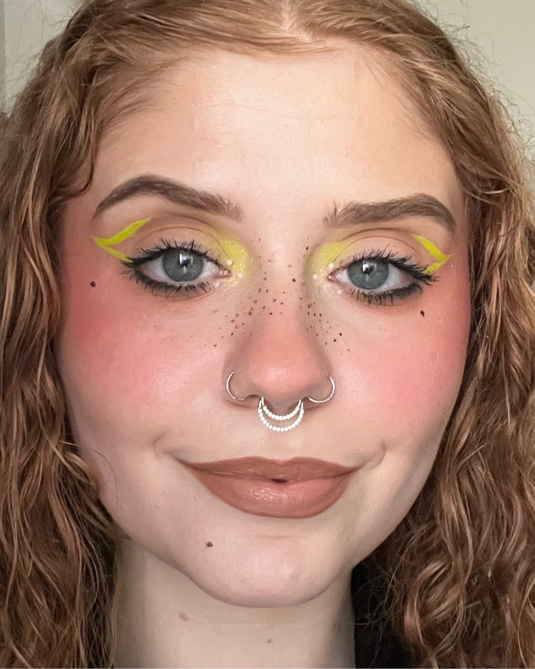 10 Experimental Makeup Looks For Your Next Party - Society19 UK