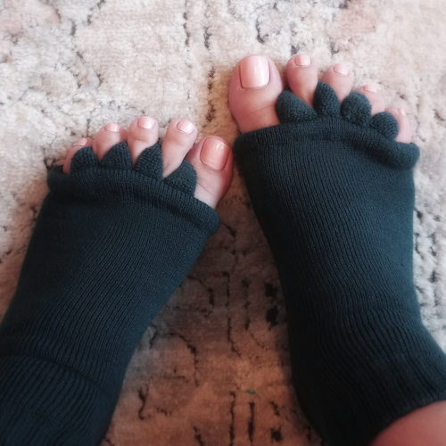 Mato & Hash 5-Toe Exercise Barefoot Feel Yoga Toe Socks With Full Grip