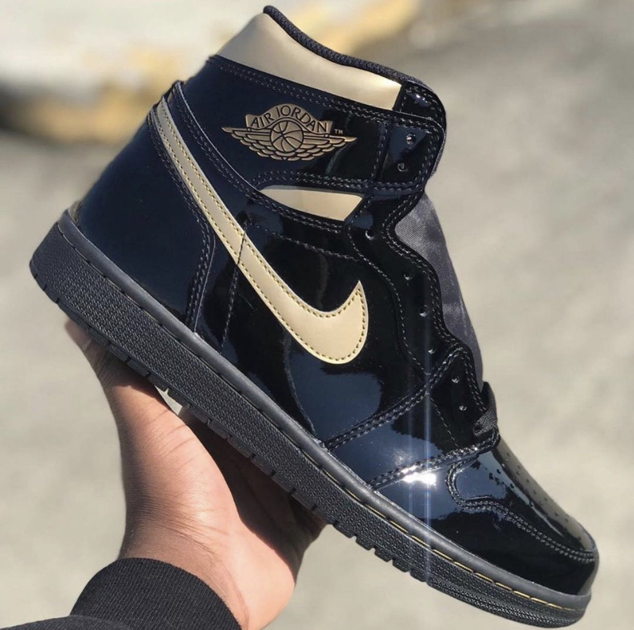 Nike Air Jordan 1 Black / Metallic Gold Basketball Shoes Sneaker