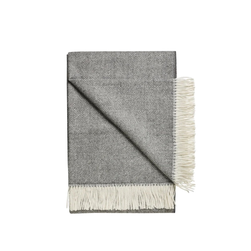 シルケボー ウルドスピンデリ 
https://www.japan-interior.com/products/silkeborg-uldspinderi-halfket-baby-alpaca-85-130cm