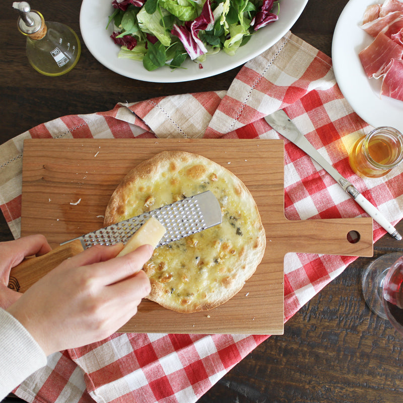 ダスホルツを使ったテーブルコーデ②：手作りイタリアンを楽しむトラットリア風