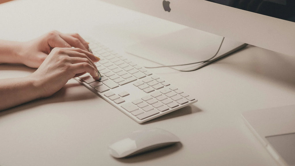 Magic Mouse on desk with adjustable DPI settings