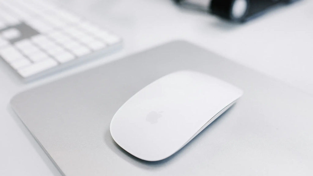 apple magic mouse on working desk