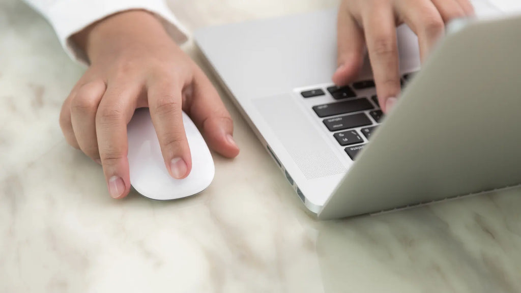 hand position of person using the apple magic mouse