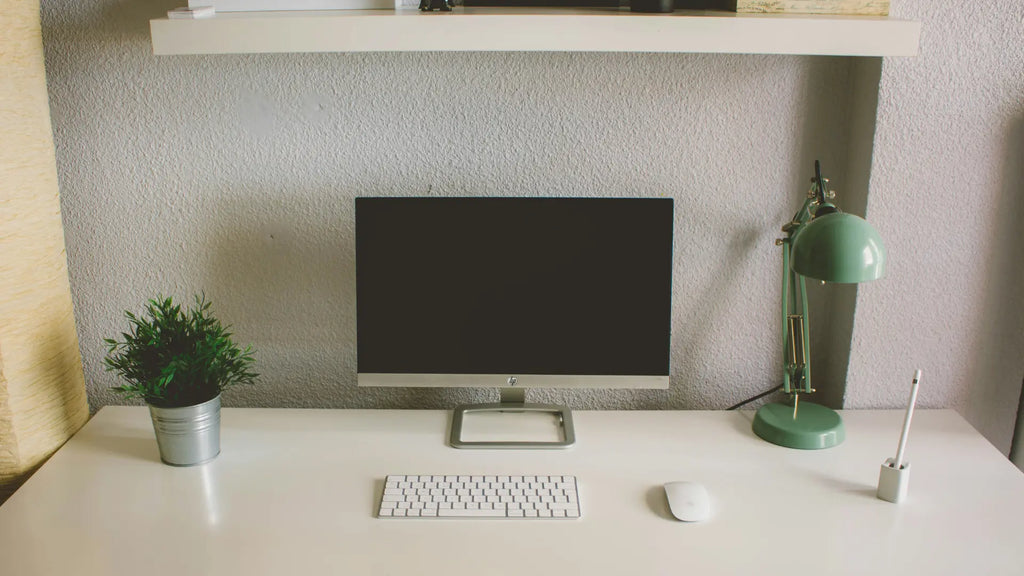 mac desktop imac on desk with magic mouse