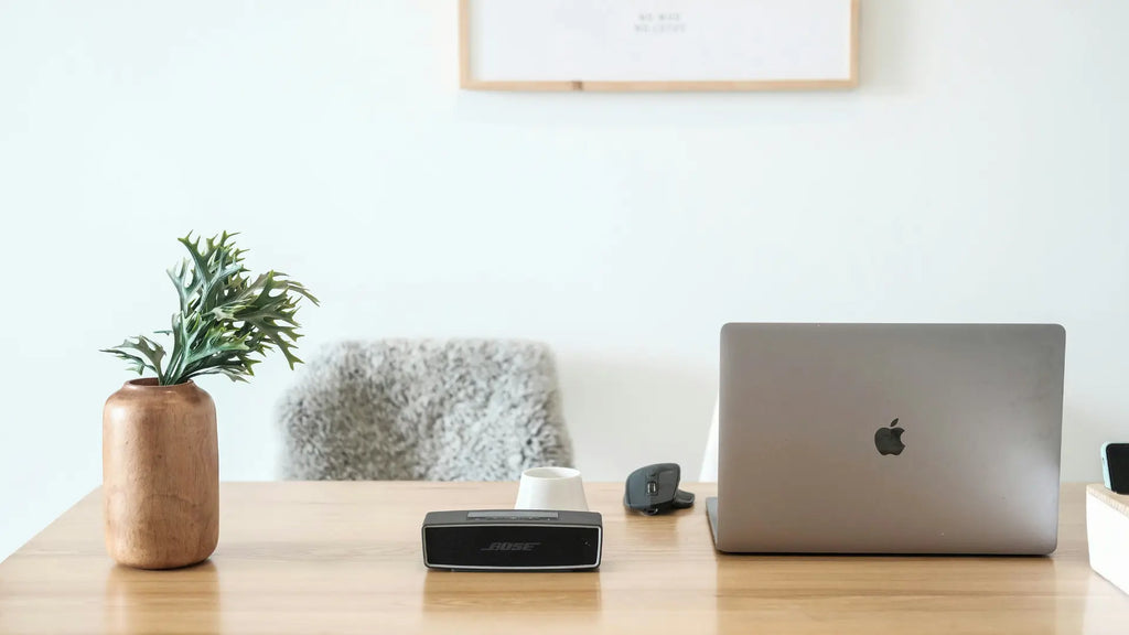 Desk with a Macbook and a blueetooth mouse