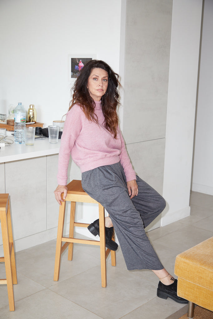 Pantalon Paysan Jersey Chiné Gris et Pull Ample Angorette Rose