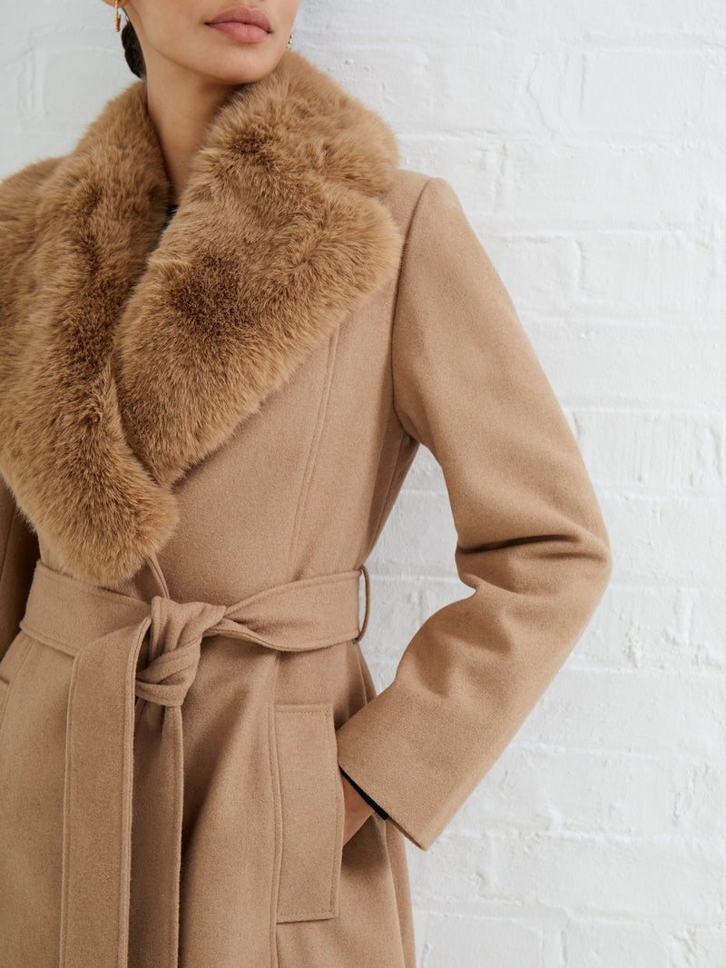 Jacket quick-change: How to make a detachable fur collar