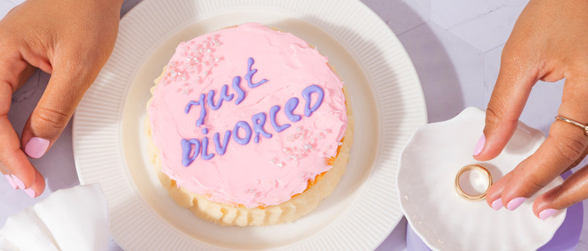 Image of a cake with the headline "just divorced" written on it