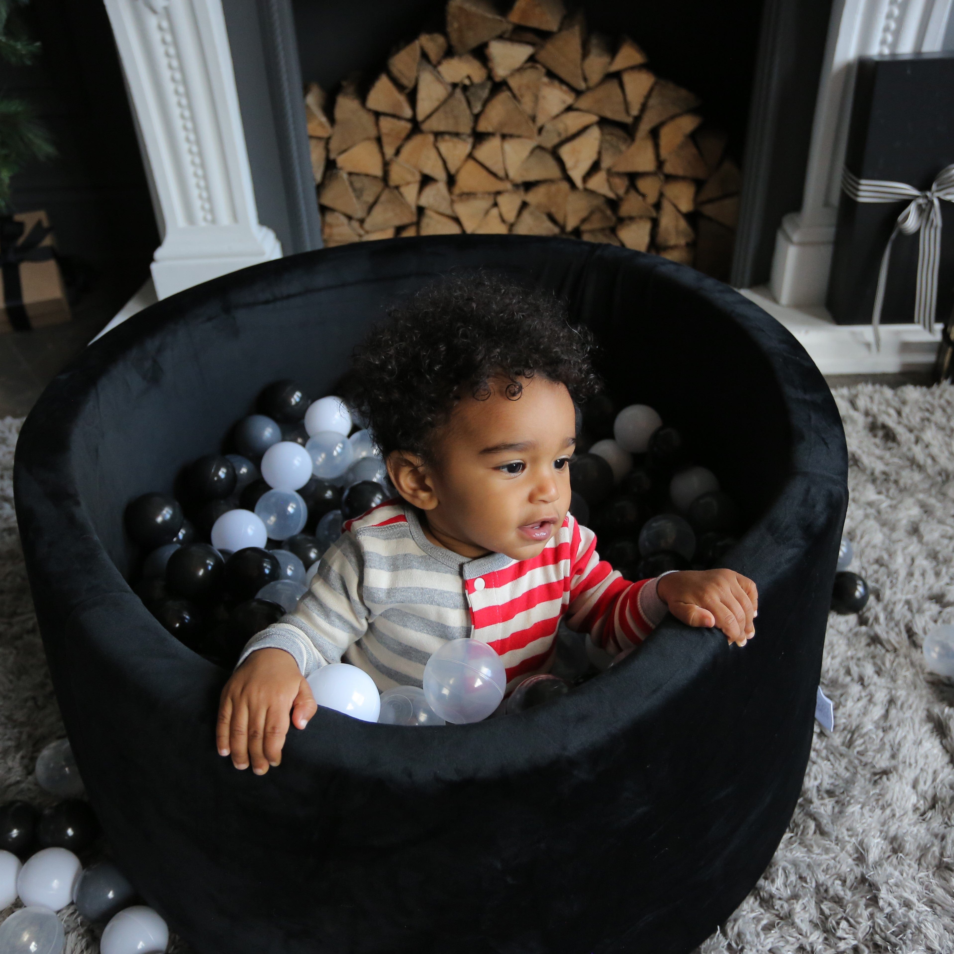 premium medium black velvet ball pit + 300 balls