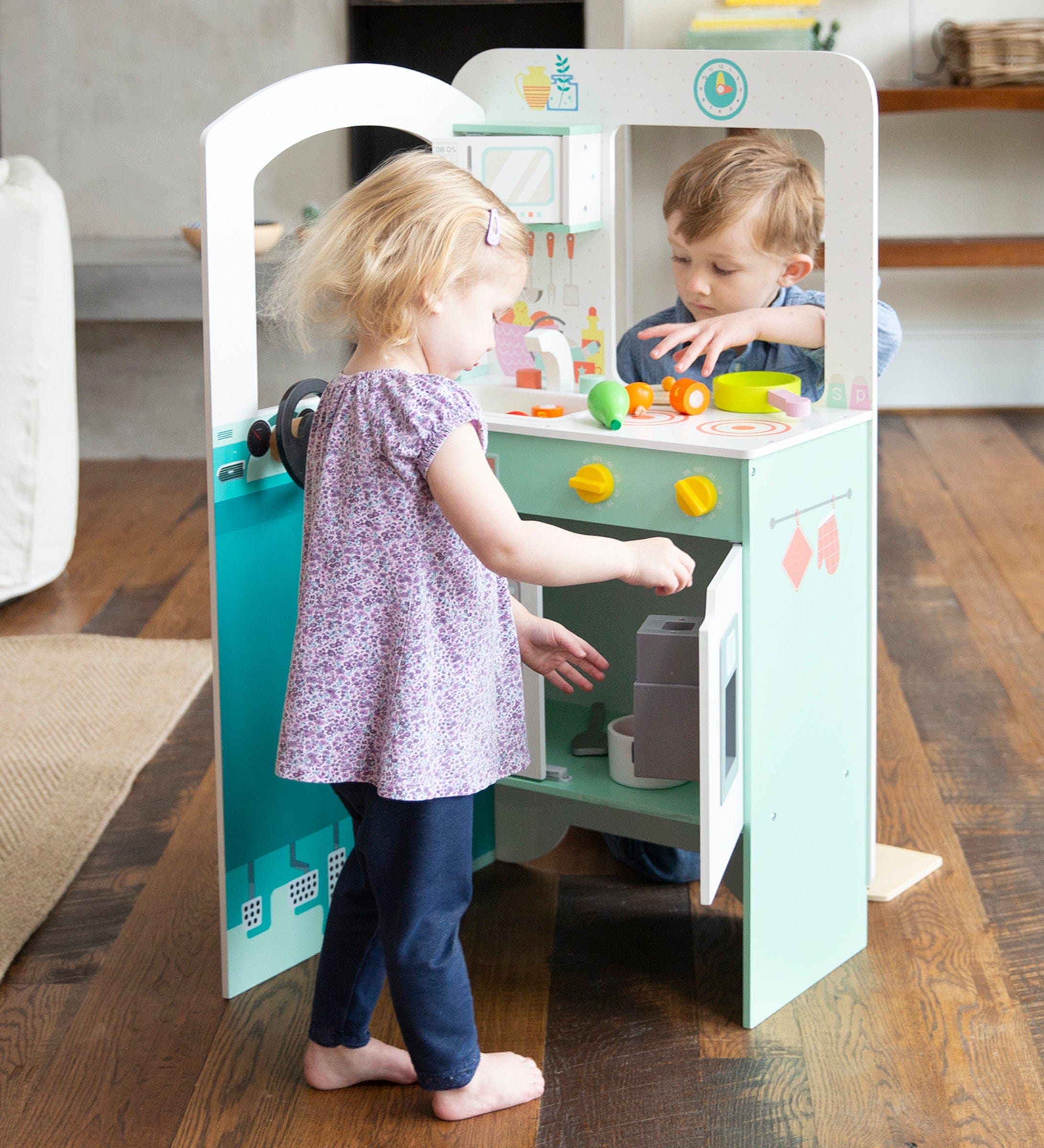 orders up wooden food truck kitchen with 12-piece wooden culinary play set