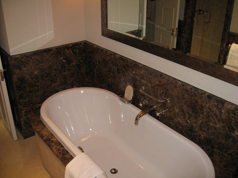 hotel-bathroom-tub