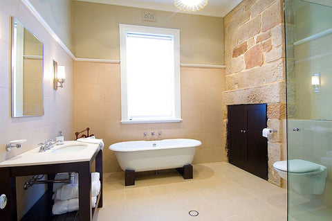 elegant-bathroom-wall