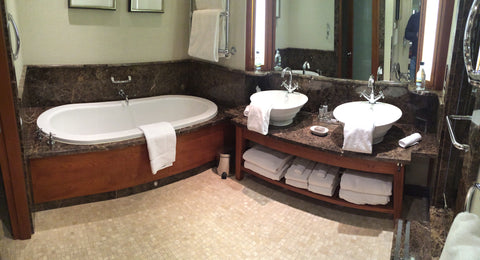 hotel-bathroom-general-view