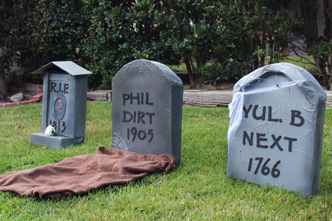 halloween-yard-tombstones