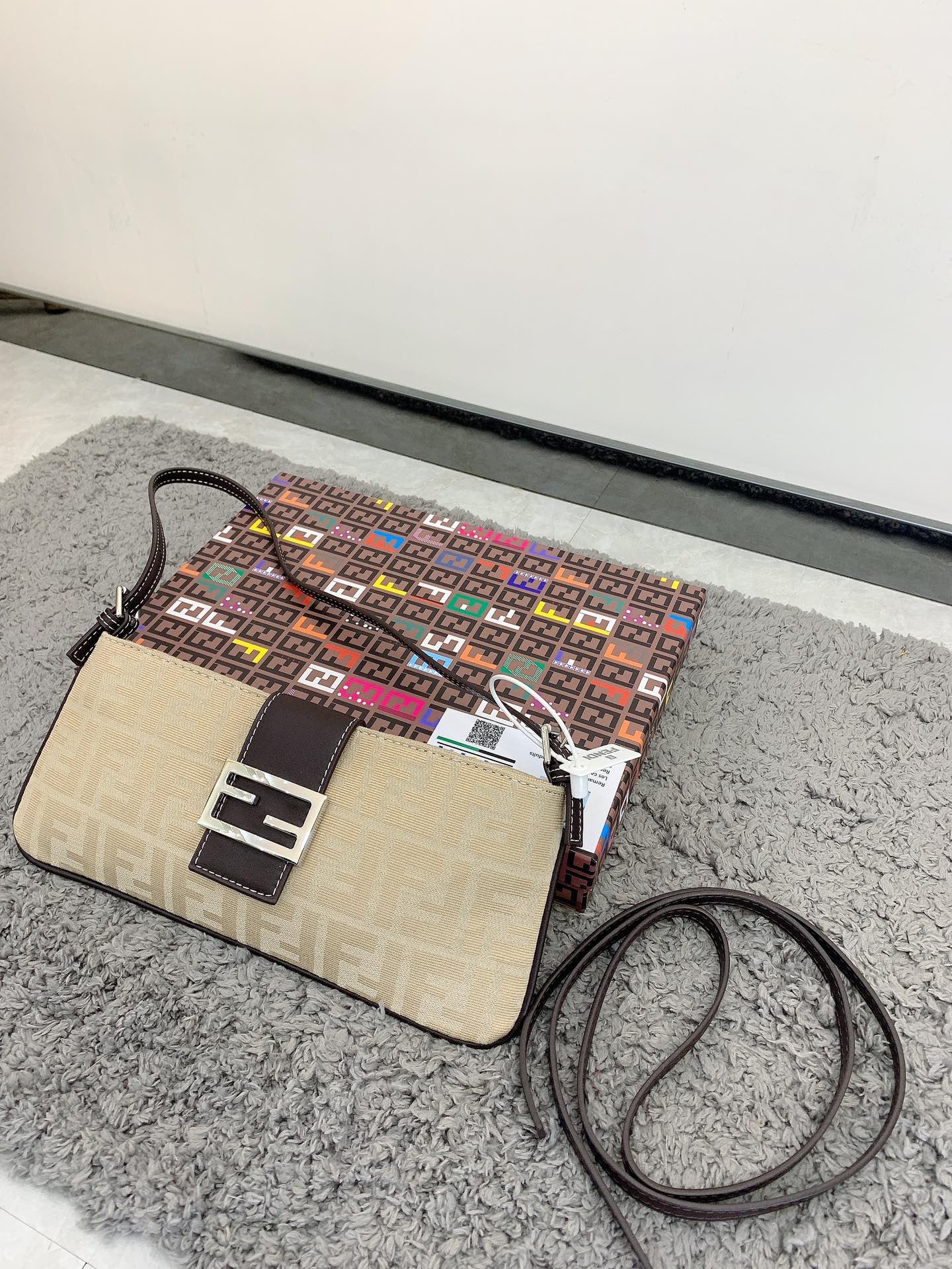 Fendi Women's Tote Bag Handbag Shopping Leather Tote Crossbody 041-8