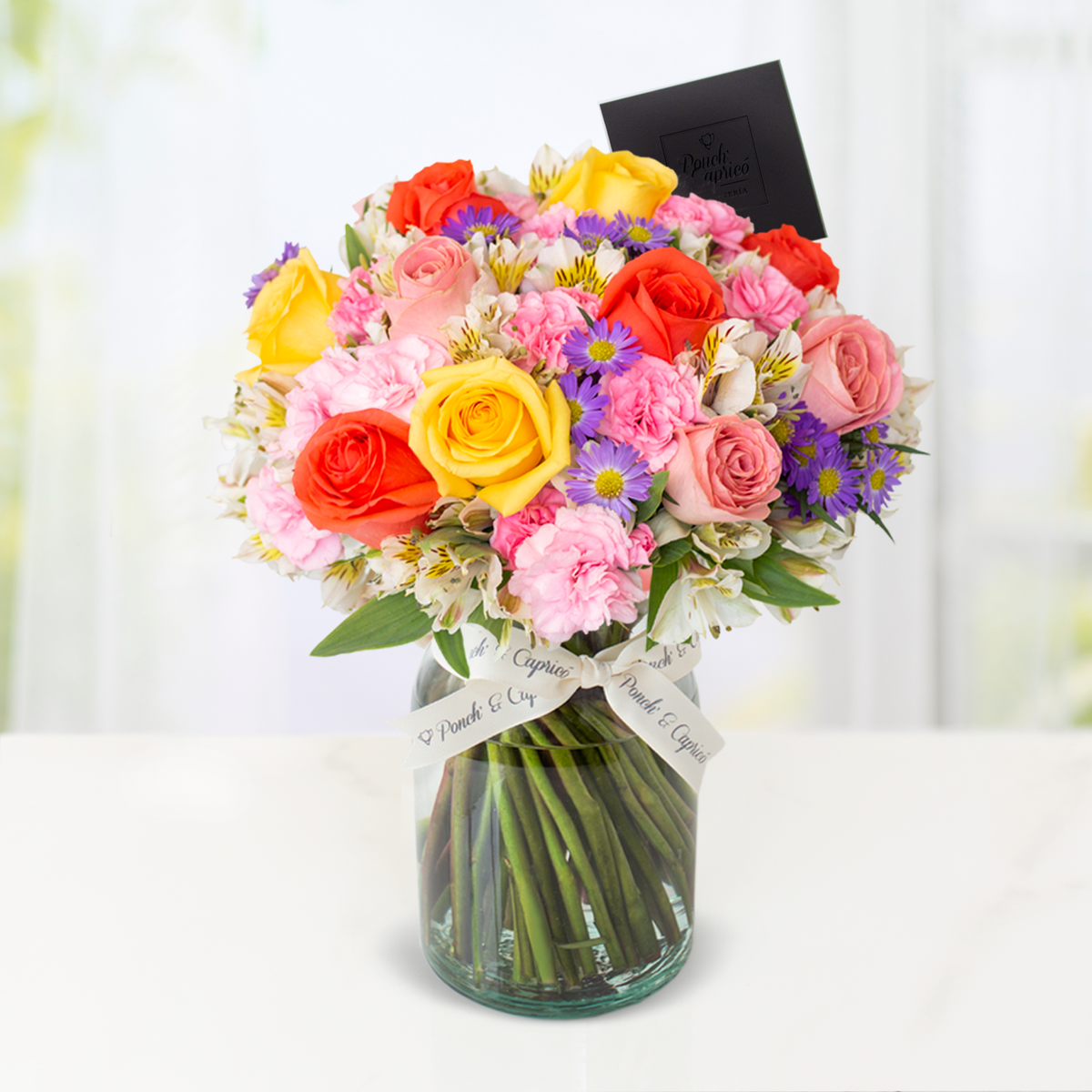 Arreglo floral de 12 Rosas Mix, Alstro Blanca y Clavellinas Rosadas -G –  Toscana Flores