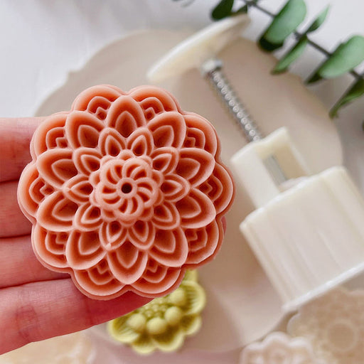 Animal Mid-Autumn Mooncake Press Mold, Hand-Pressed Stamp Dessert DIY, Mooncake Puff Pastry Press Mold with 1 Printed Flower DIY (2 Small Koi Fish