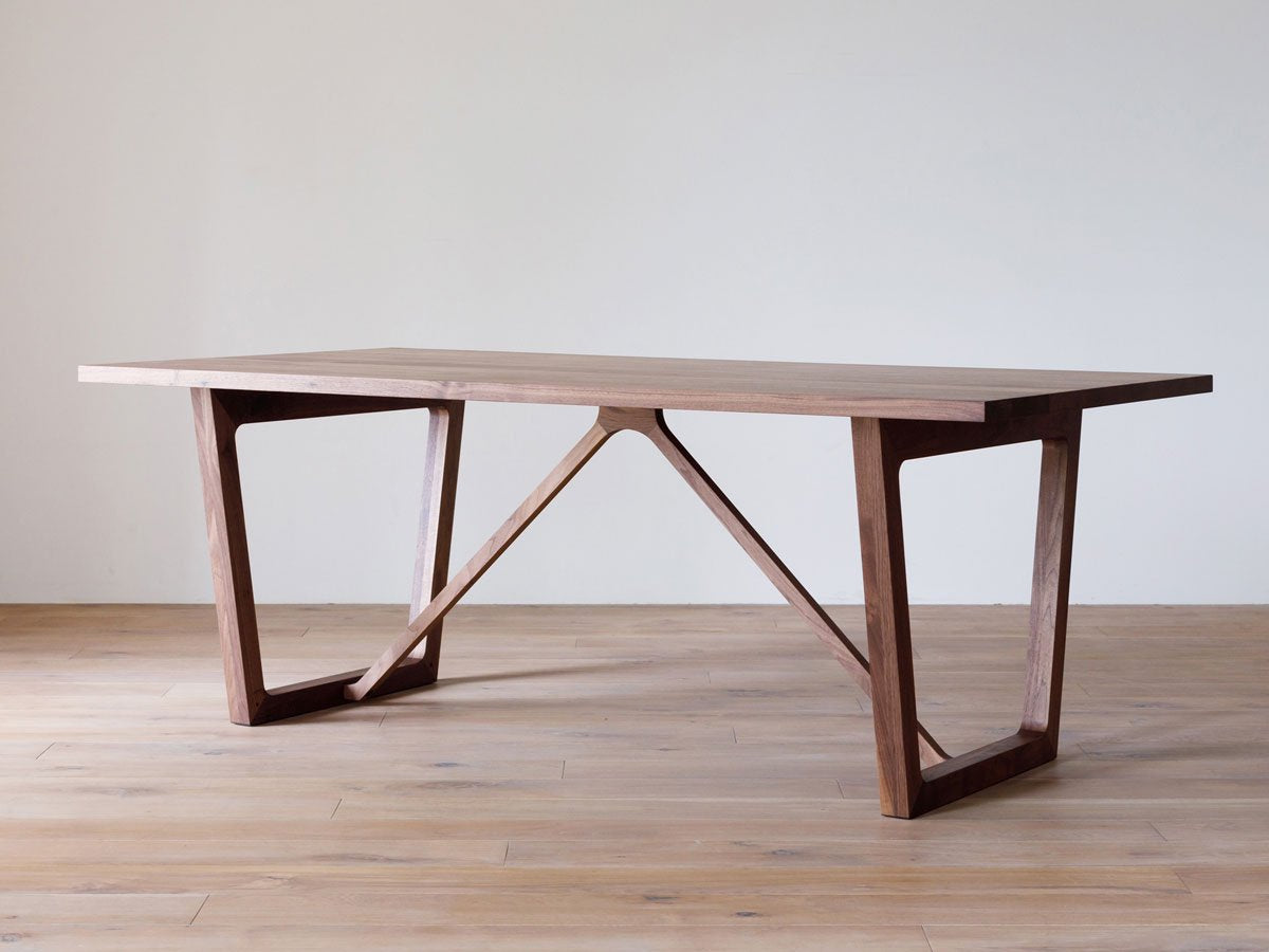 ELEVATO DIning Table