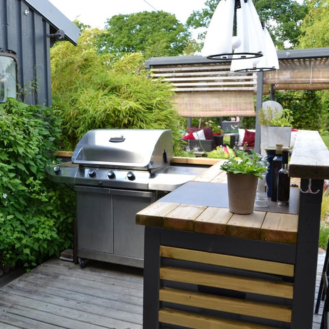 Outdoor kitchen