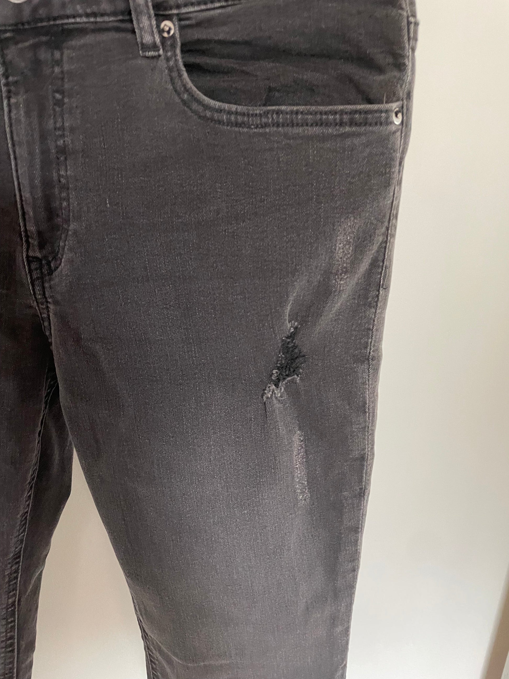 H&M zwarte jeans ripped details maat 38 – Meisje met de parels