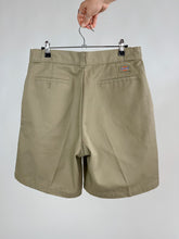 Load image into Gallery viewer, 90&#39;s Dickies Khaki Shorts (W32”)
