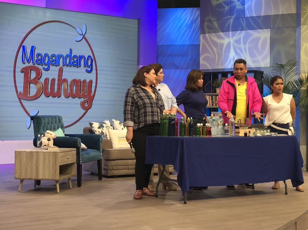 ABS-CBN’s Magandang Buhay hosts and guests, so overjoyed with the exchange of conversation during the taping for the show’s Negosyo Segment. Another MomCares experience.