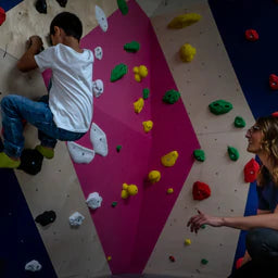 Unterhaltsame Aktivität im Sporturlaub bei Wallride in Växjö – probieren Sie Klettern im Sporturlaub aus