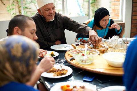 Food brings Muslim family together during Ramadan