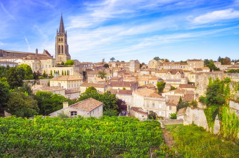 Bild des Örtchens St. Emilion im Bordeaux - der Heimat des Cabernet Sauvignon und Merlot