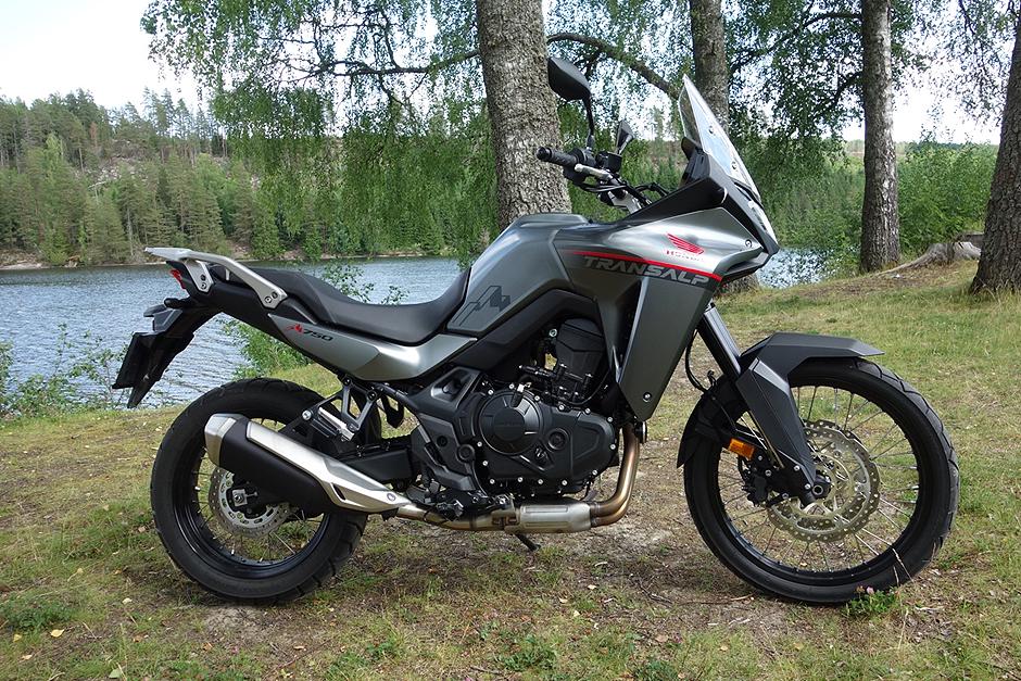 Honda Transalp XL 750 sett fra siden