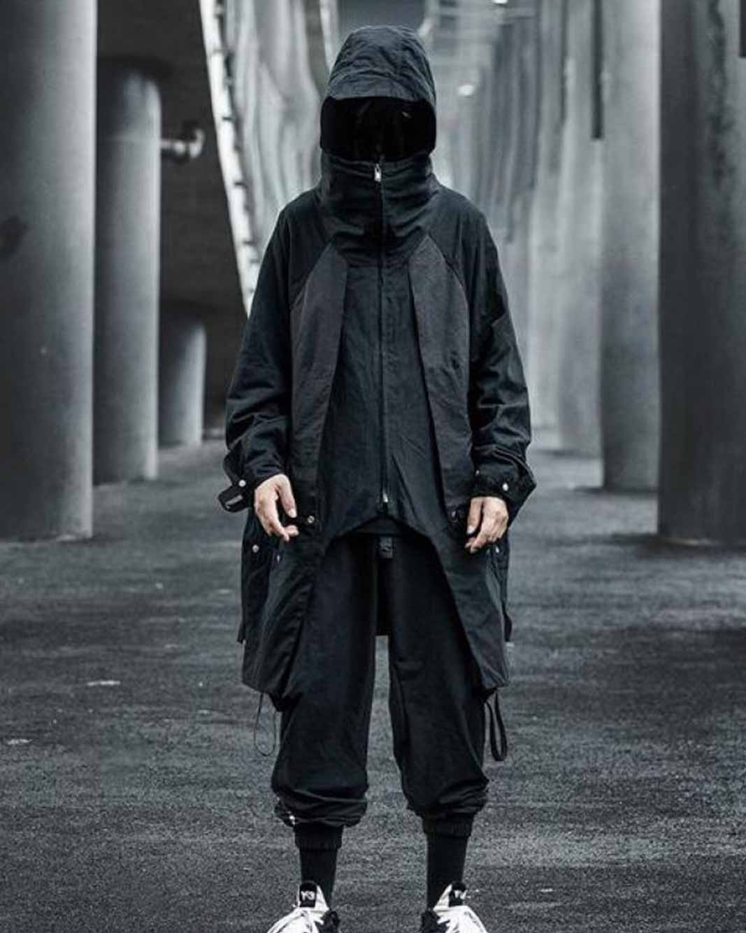 Man wearing a black Japanese Techwear outfit