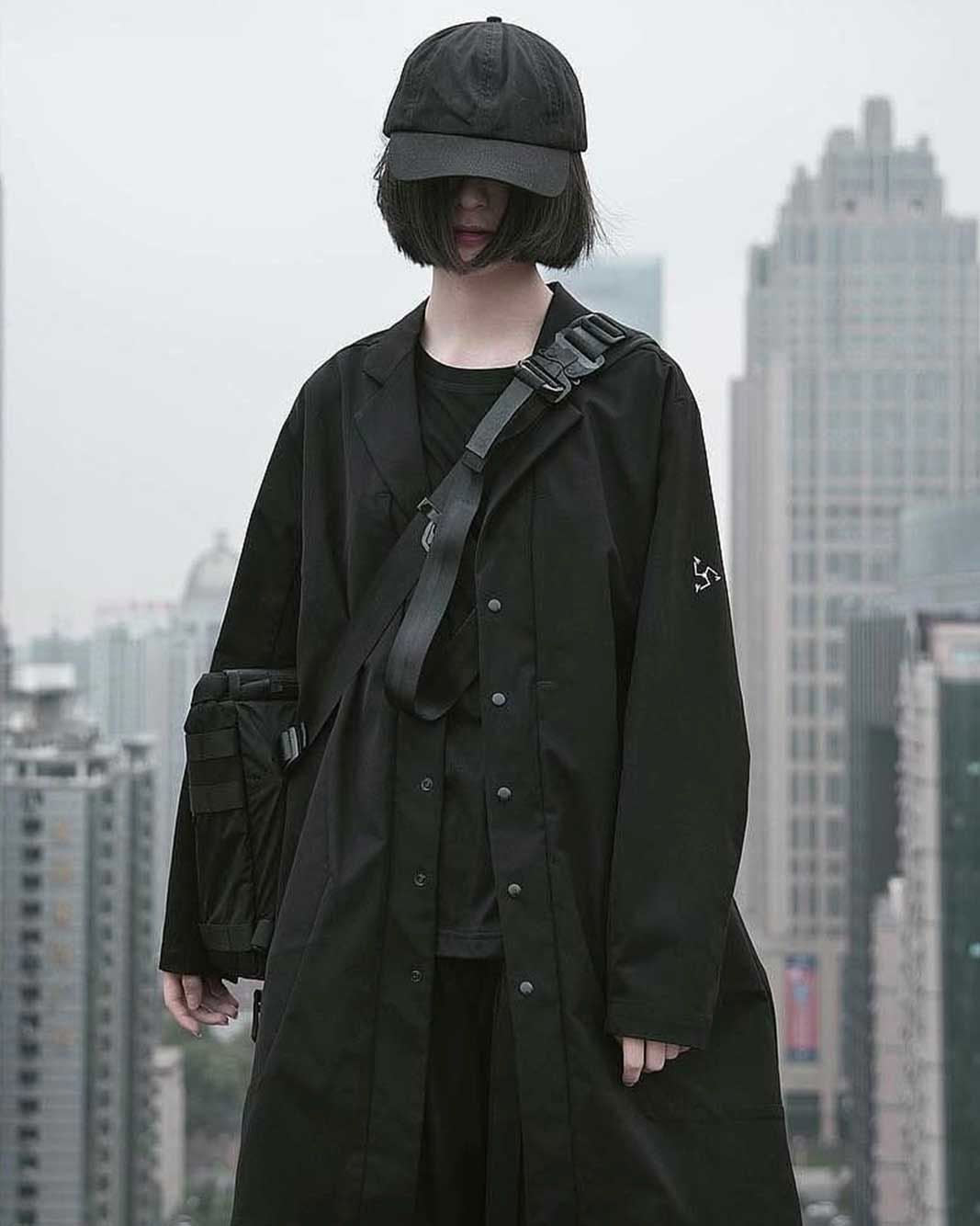 What is darkwear ? This dark outfit is a subgenre from techwear clothings
