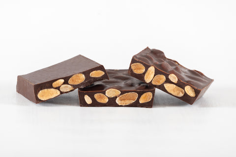 Turrón de chocolate con almendras