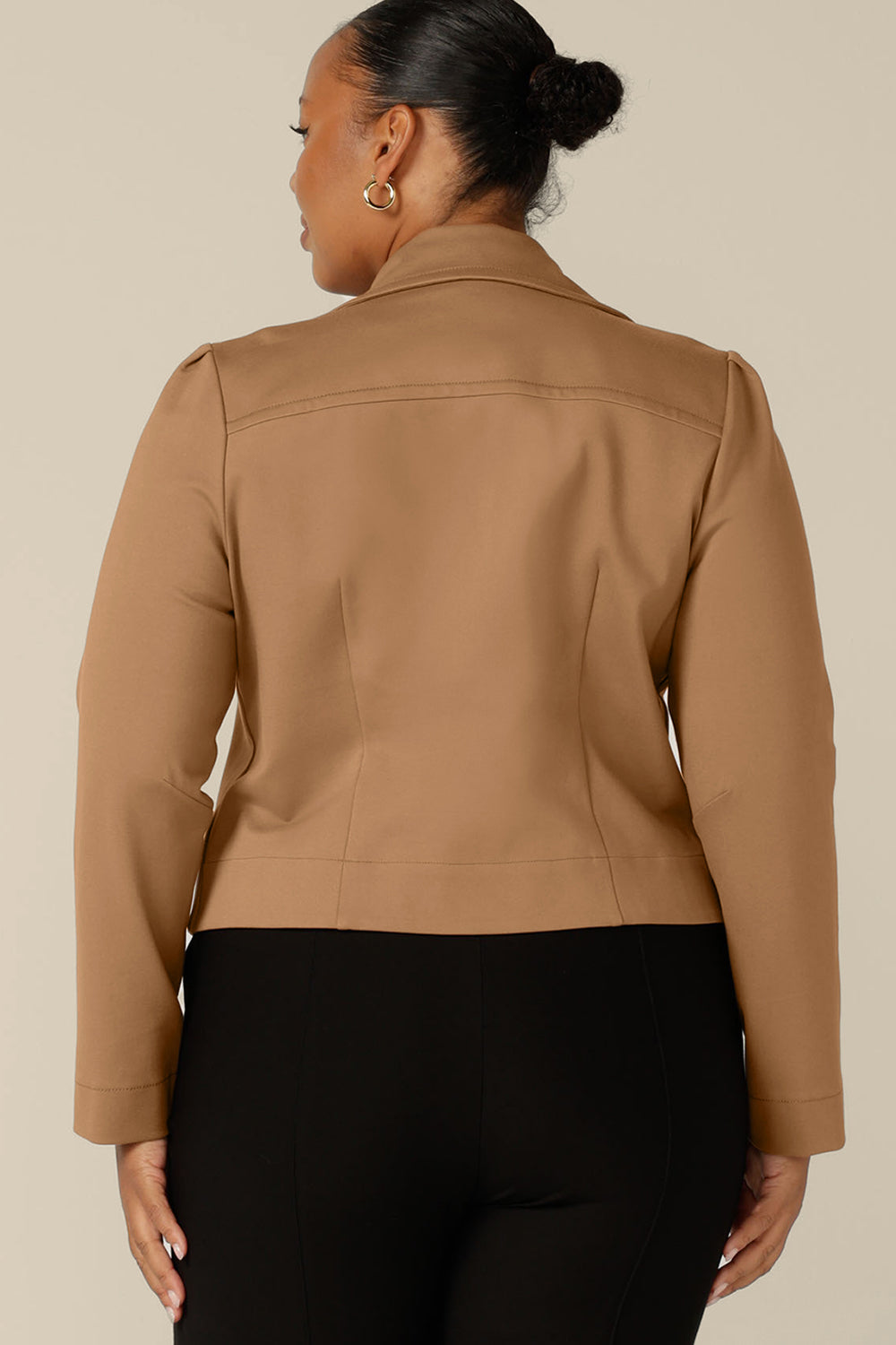 The best jacket for work or casual wear, the Garcia Jacket in Caramel is made in luxury stretch ponte fabric. Open-fronted with full length sleeves and wide collar and lapels, this back view shows the tailored shoulder yokes, darts and gathered sleeveheads that style up this elegant work jacekt.