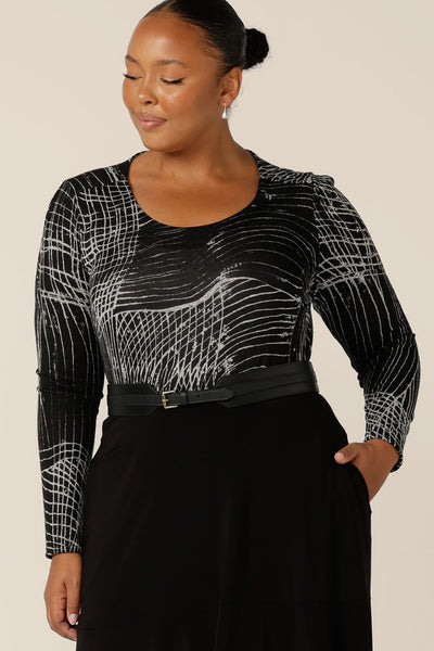 A long sleeve, round neck top with abstract black and white pattern, size 18, this is the Leith Top by Australian and New Zealand women's clothing label, L&F. A good top for workwear, tailored details enhance this top's stretchy, textured knit fabric. 