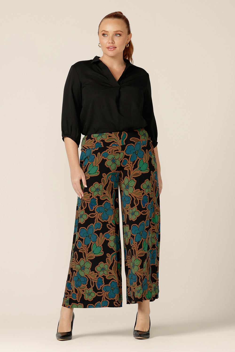 Great work wear pants for women, the Presley Pants in Secret Garden are mid-rise, pull-on trousers with wide legs and stretch jersey fabrication. Worn with a sleek black shirt, wear these pants as fluid workwear trousers or as dress pants for evening wear. 