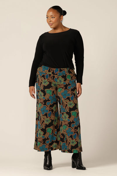 Great pants for curvy, fuller figure women, the Presley Pants in Secret Garden are mid-rise, pull-on pants with wide legs and stretch jersey fabrication. Wear these pants as fluid workwear trousers or as dress pants for evening wear. 