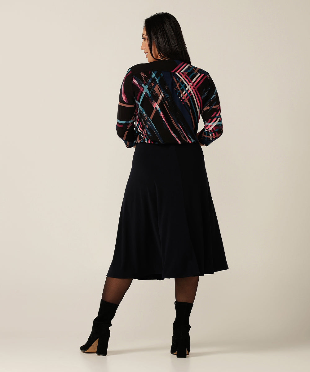 Knee-length dress with thin neck ties